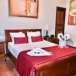Hotel Villas Lirio