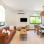 Casa Callie- 3 Bedroom House With Pool