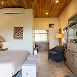 Casa Rosa- Luxury Ocean View 3 Bedroom Home