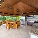 Nature\'S Edge Boutique Hotel
