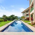 Ground-Floor Condo Near Beach & Marina By Spcr