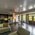 Good Life Lodge