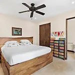 Las Catalinas 1 Bd Walk To Beach
