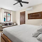 Las Catalinas 1 Bd Walk To Beach