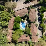 2 Bd Condo Steps To Beach