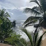 Pangea Lodge Tropical Vibe Home With Shared Pool