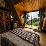 Tityra Lodge