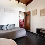 Perla De La Playa Beachfront Hotel