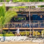 Isla Chiquita Glamping Hotel
