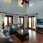 Playa Potrero - Great Villa With Spectacular Sunsets - Villa De Oro