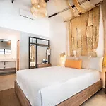 Hotel Lia Beachfront Resort