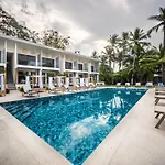 Hotel Lia Beachfront Resort