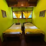 Hotel La Isla Inn