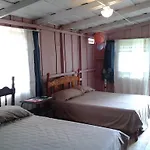 La Ballena Roja Guest House And Cafe