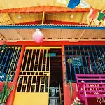 La Ballena Roja Guest House And Cafe