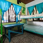 Pura Vida Hostel Tamarindo