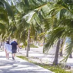 The Palms 402 By Dream Makers