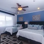 The Palms 402 By Dream Makers