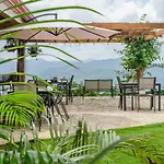 Hotel Peace & Lodge