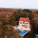 Casa Bougainvillea
