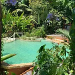 Rana Roja Lodge