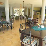 El Sabanero Beach Hotel