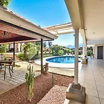 La Riviera Hotel