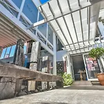 La Riviera Hotel