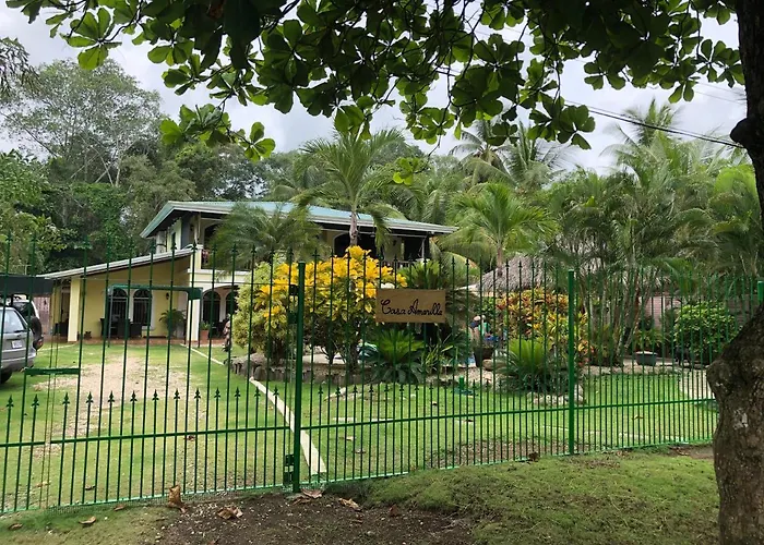 Casa Amarilla
