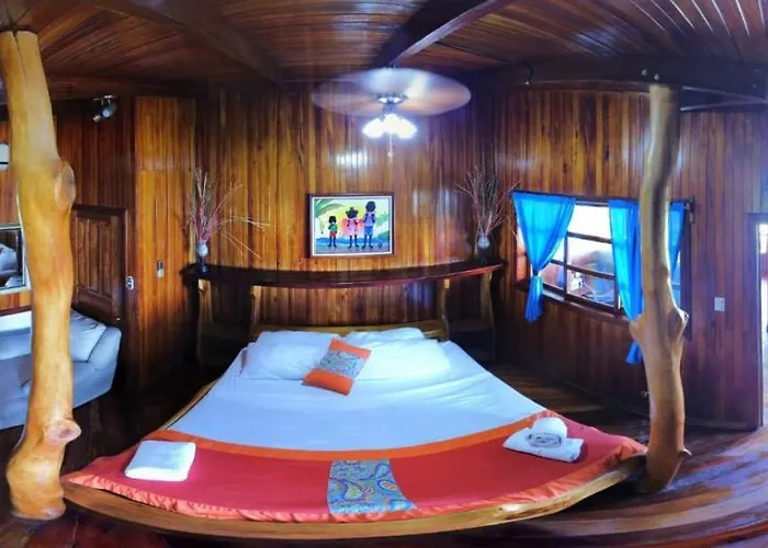 Hotel La Isla Inn