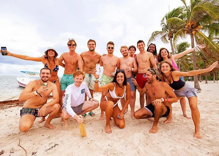 New Hostel Manuel Antonio, Meet New People
