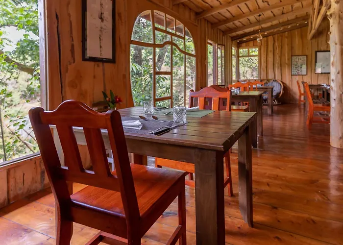 Cedrela Eco-Lodge & Restaurante