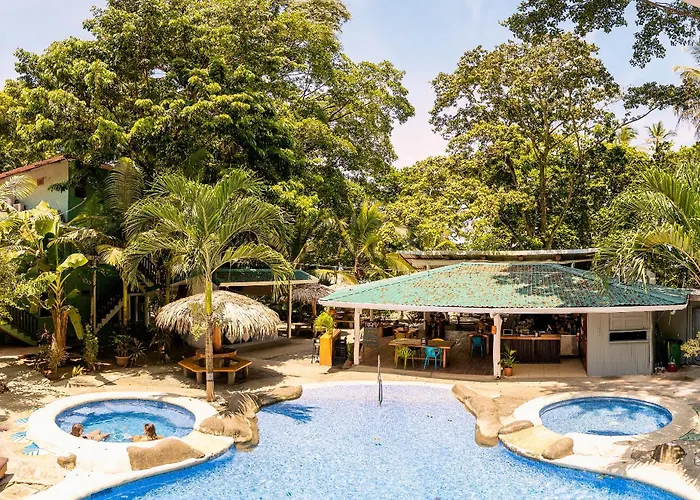 Socialtel Puerto Viejo - Formerly Selina Puerto Viejo