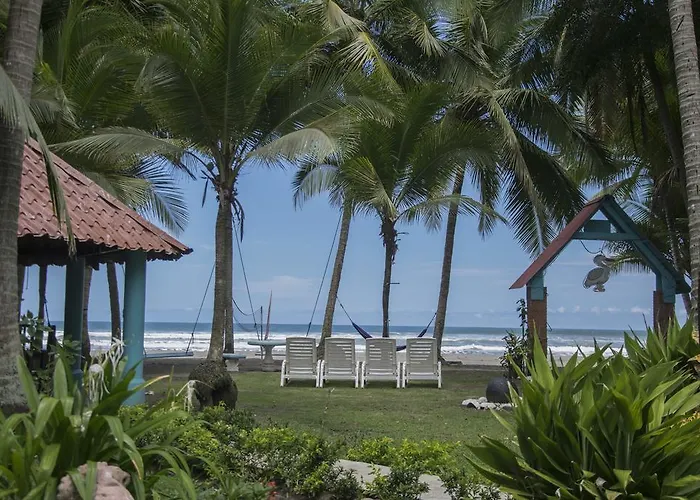 Pelican Beachfront Hotel
