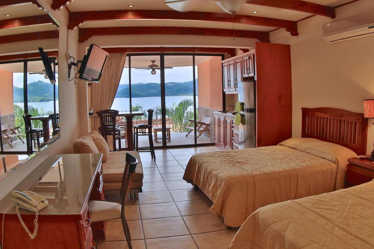 Room-style Ocean-view Unit In Flamingo With Pool Apartment