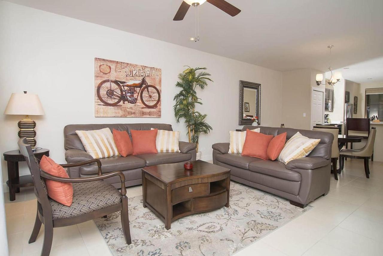 Holiday home Impressively Designed And Decorated 3rd-floor Space Overlooking Pool In Coco