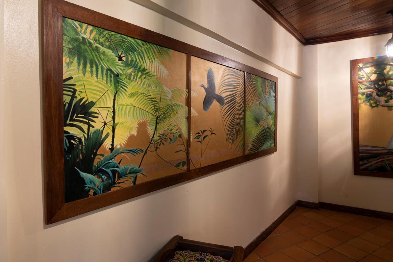Hotel Lirio