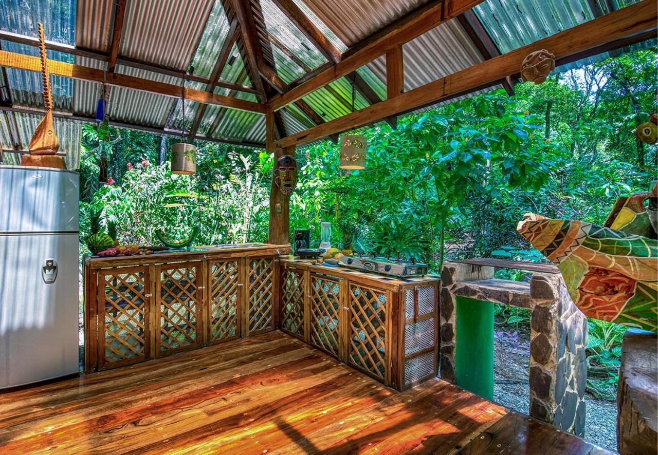 Congo Bongo Ecovillage Costa Rica *