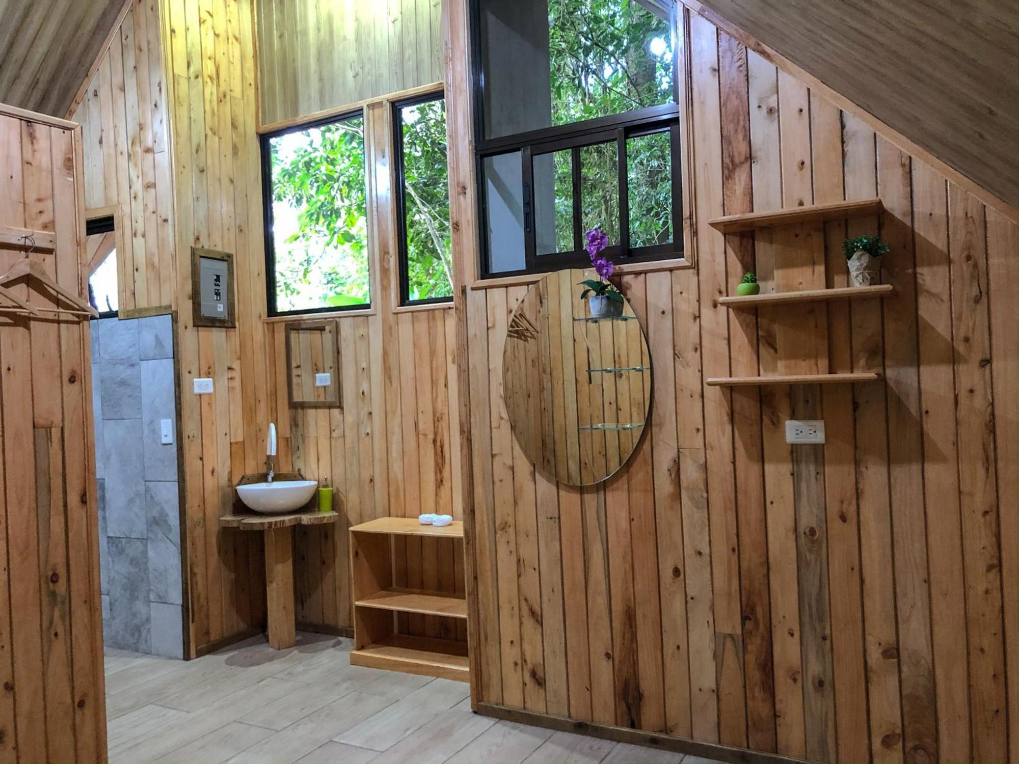 Lodge Tityra