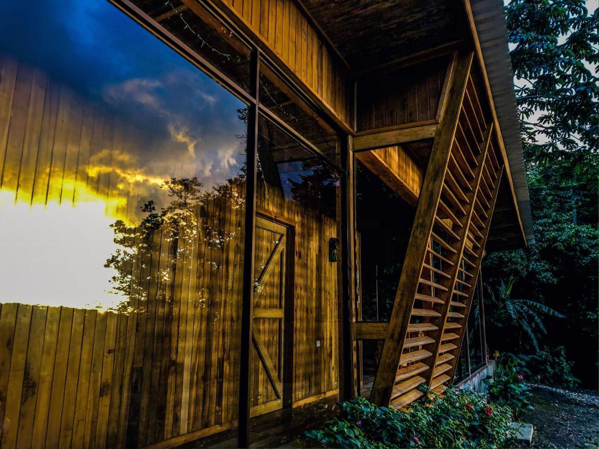 Lodge Tityra