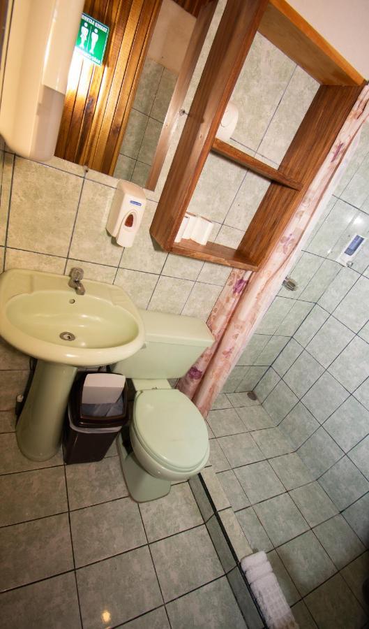 Cabinas Eddy Bed & Breakfast 2*