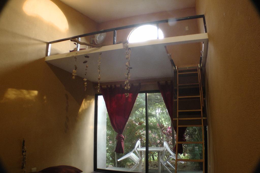 Cabinas Cada Luna Guest house Marbella