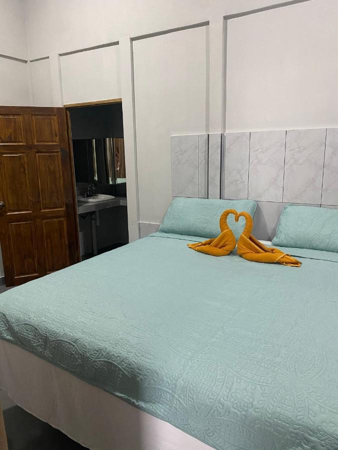 Gallina E Palo Beachfront Hotel 4*