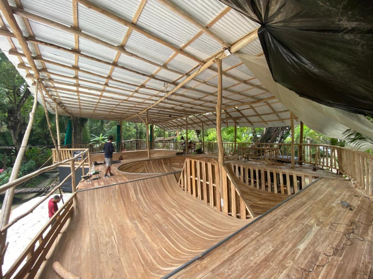 Pacifica Surf Studios 3*
