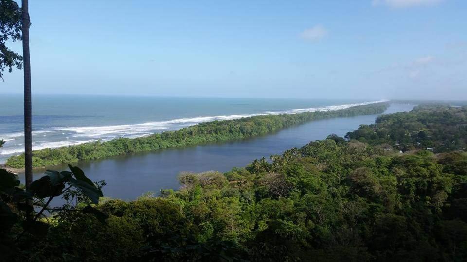 Hotel Cabinas Ensuenos Tortuguero