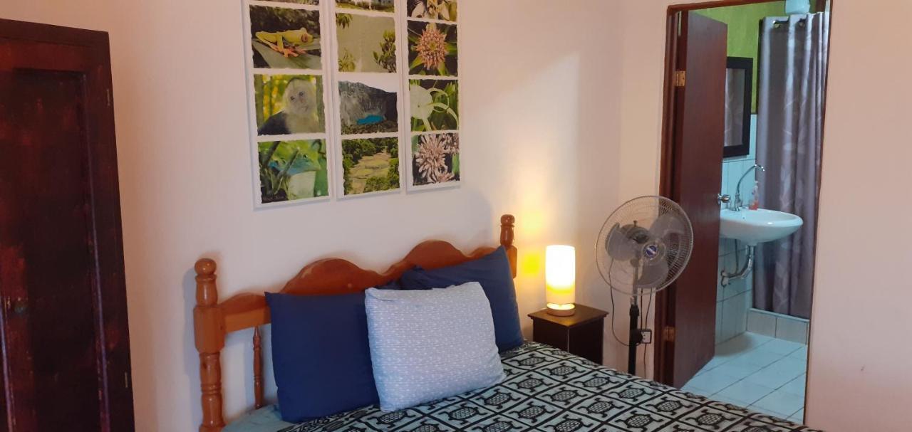 Montana Linda Guest house Orosi