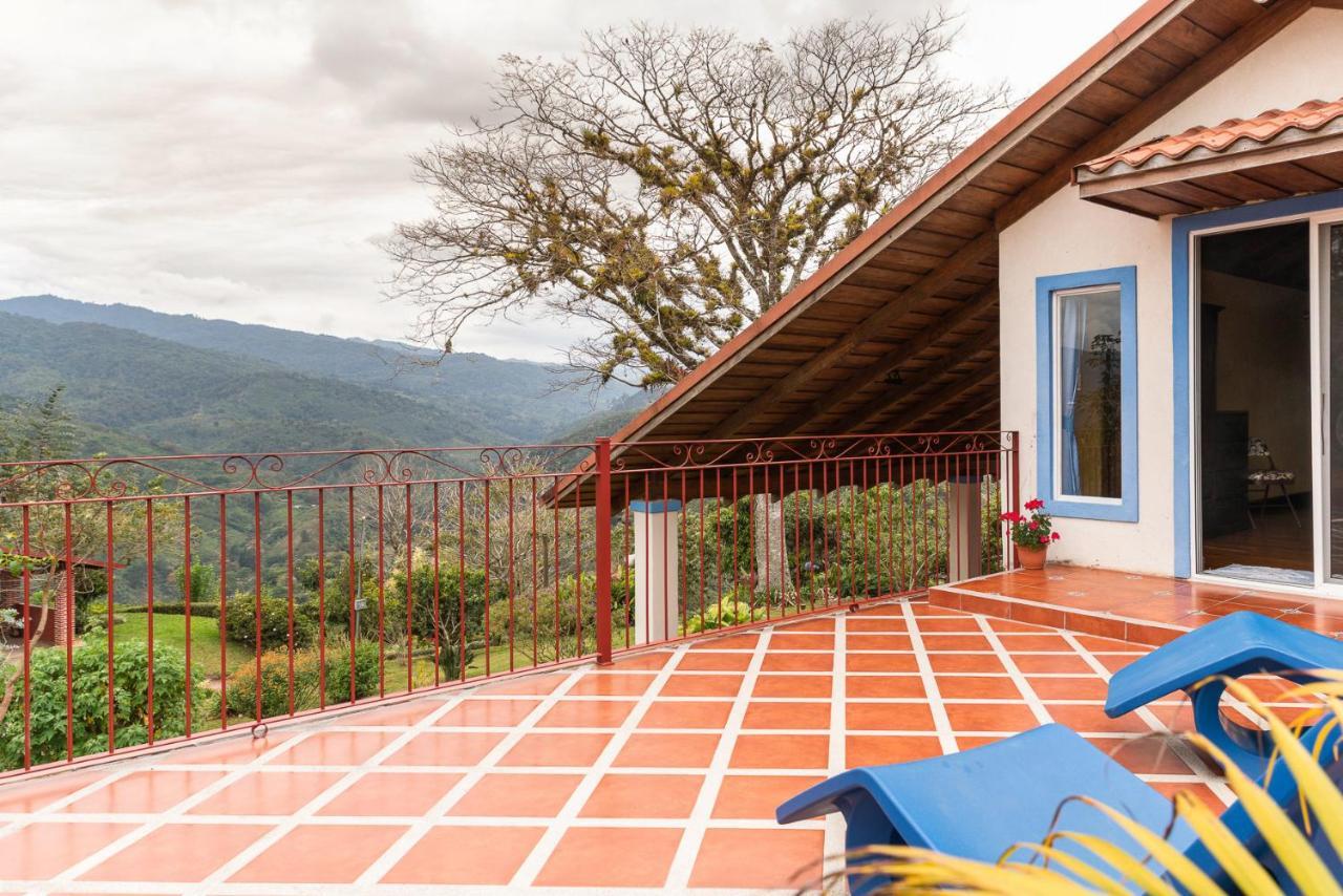 Casa Bartzis, Close To And Tapanti National Park Country house Orosi