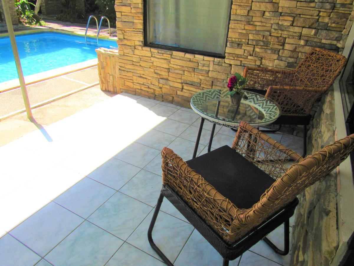 Izus Place 3*