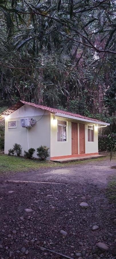 Y Cabinas Anita-and Rafting Tour! Guest house *