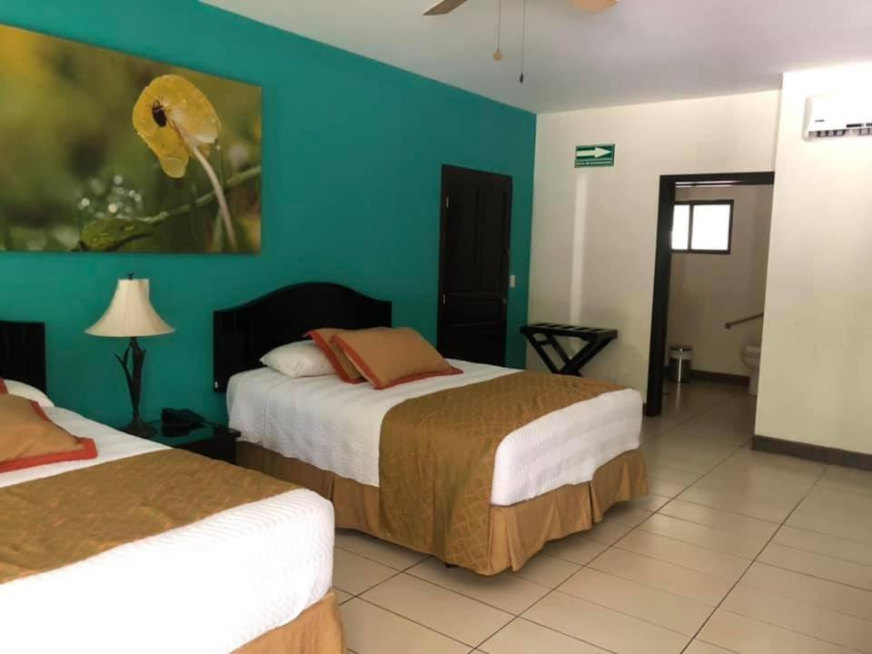 Hotel Papagayo - Playa Panama